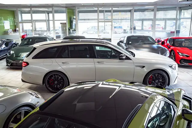 Mercedes-Benz E-Class view 8