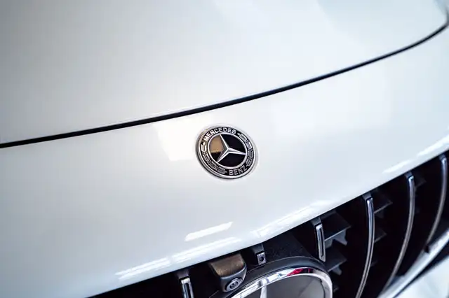 Mercedes-Benz E-Class view 9