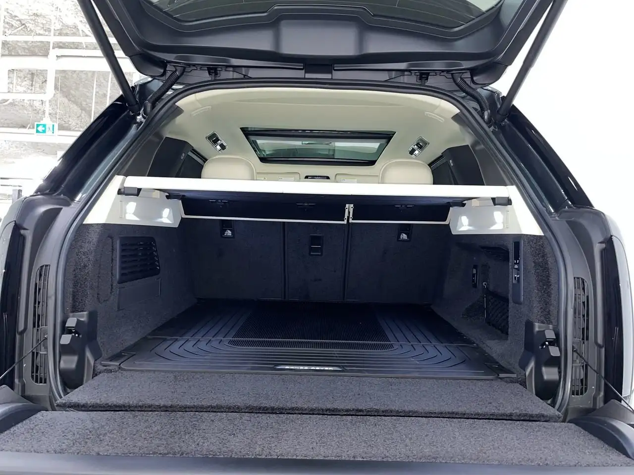 Land Rover Range Rover photo Land Rover Range Rover
