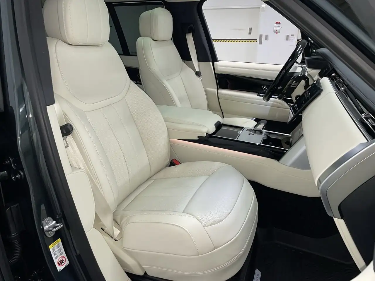 Land Rover Range Rover photo Land Rover Range Rover