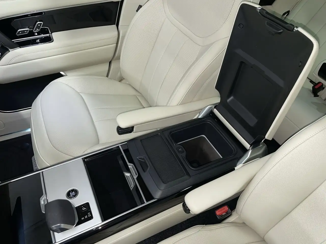 Land Rover Range Rover photo Land Rover Range Rover