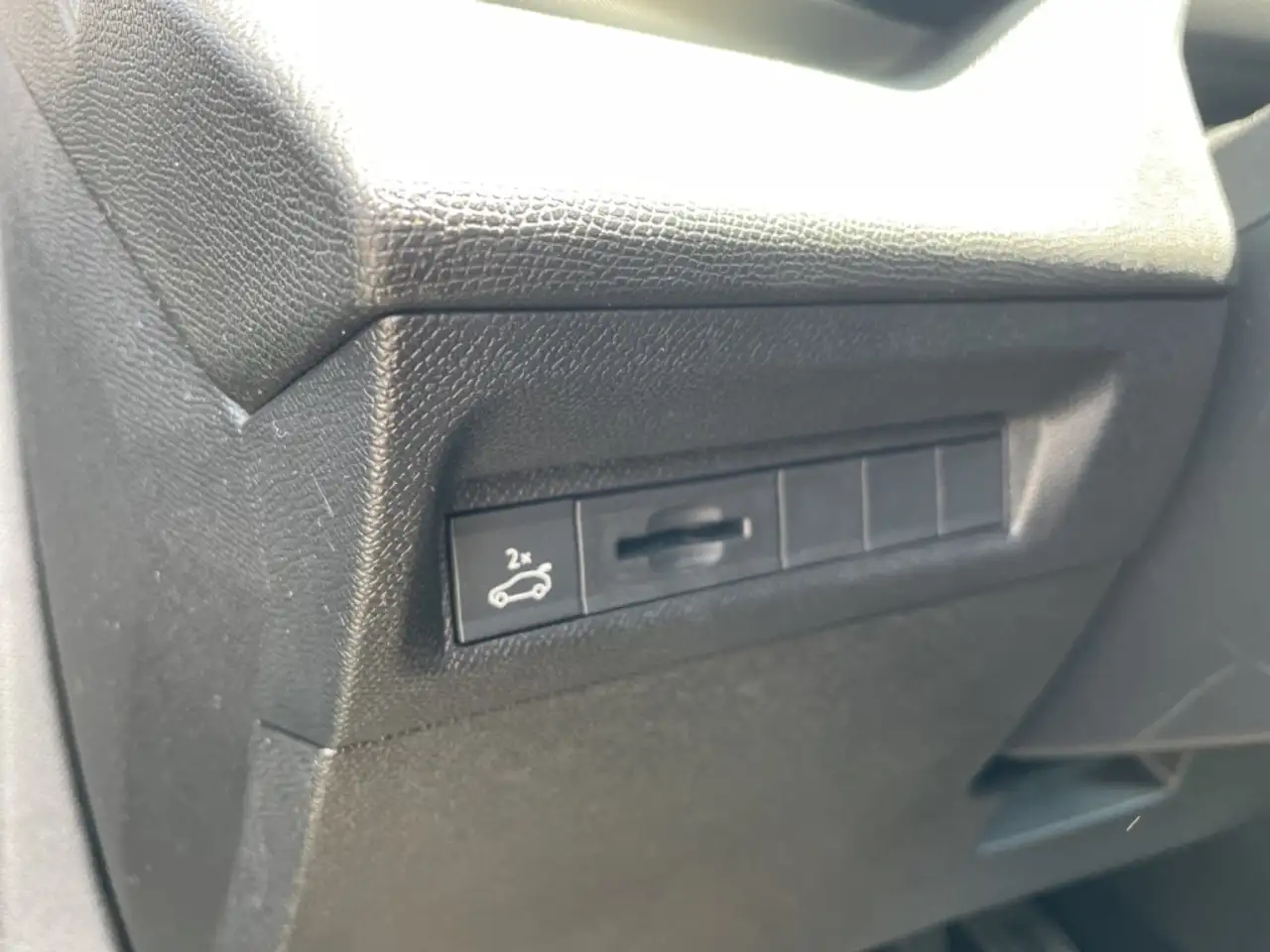 Peugeot 408 GT PureTech 130 EAT8 El. Panodach Navi Memory Sitz, миниатюра 20