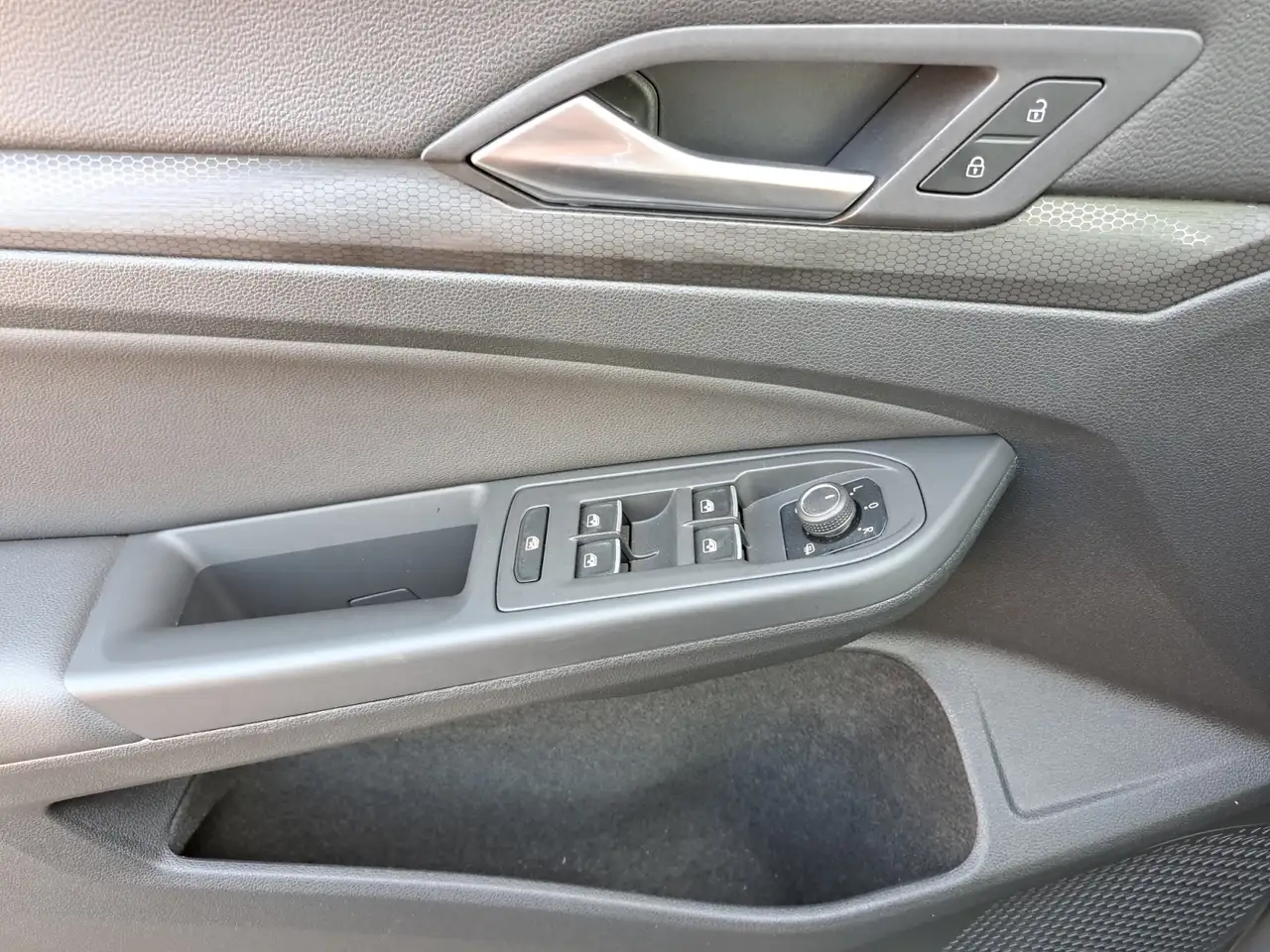 Volkswagen Golf VIII GTD 2.0 TDI DSG STANDHEIZ PANO MATRIX NAV AP, миниатюра 17