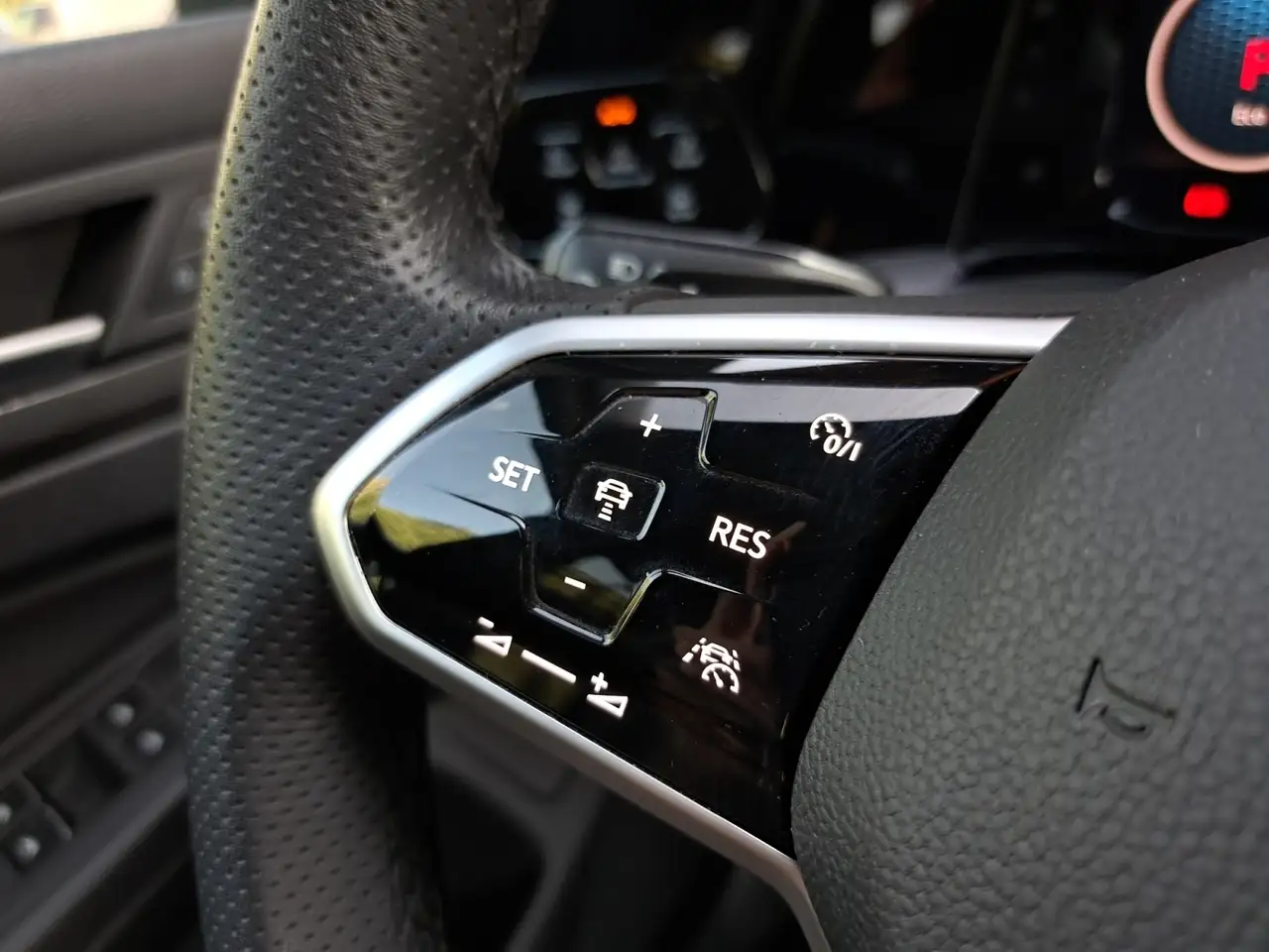 Volkswagen Golf VIII GTD 2.0 TDI DSG STANDHEIZ PANO MATRIX NAV AP, миниатюра 27