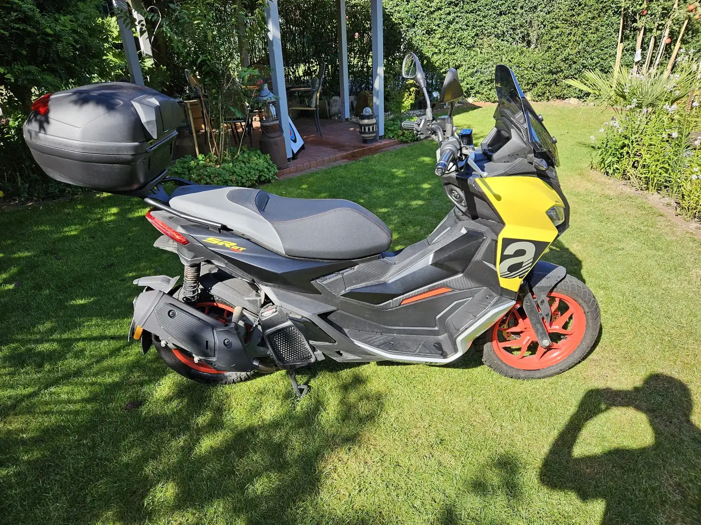 Aprilia SR GT 125 Giallo - 2