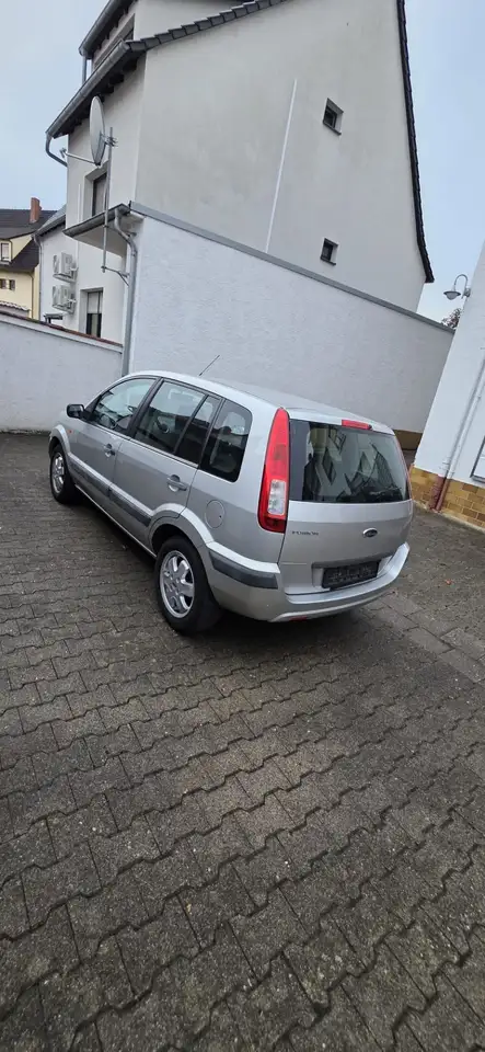 Ford Fusion 1.4 Style — photo 1 of 12