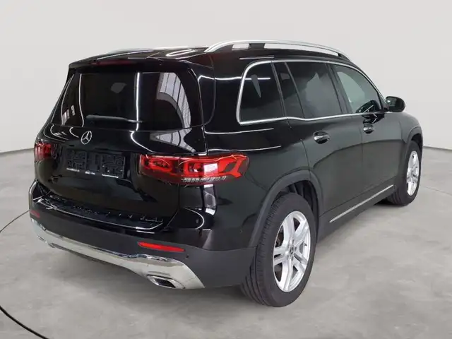 Mercedes-Benz GLB view 3