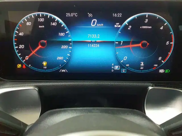Mercedes-Benz GLB view 10