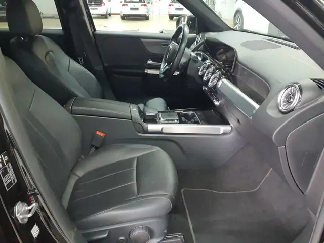 Mercedes-Benz GLB view 6