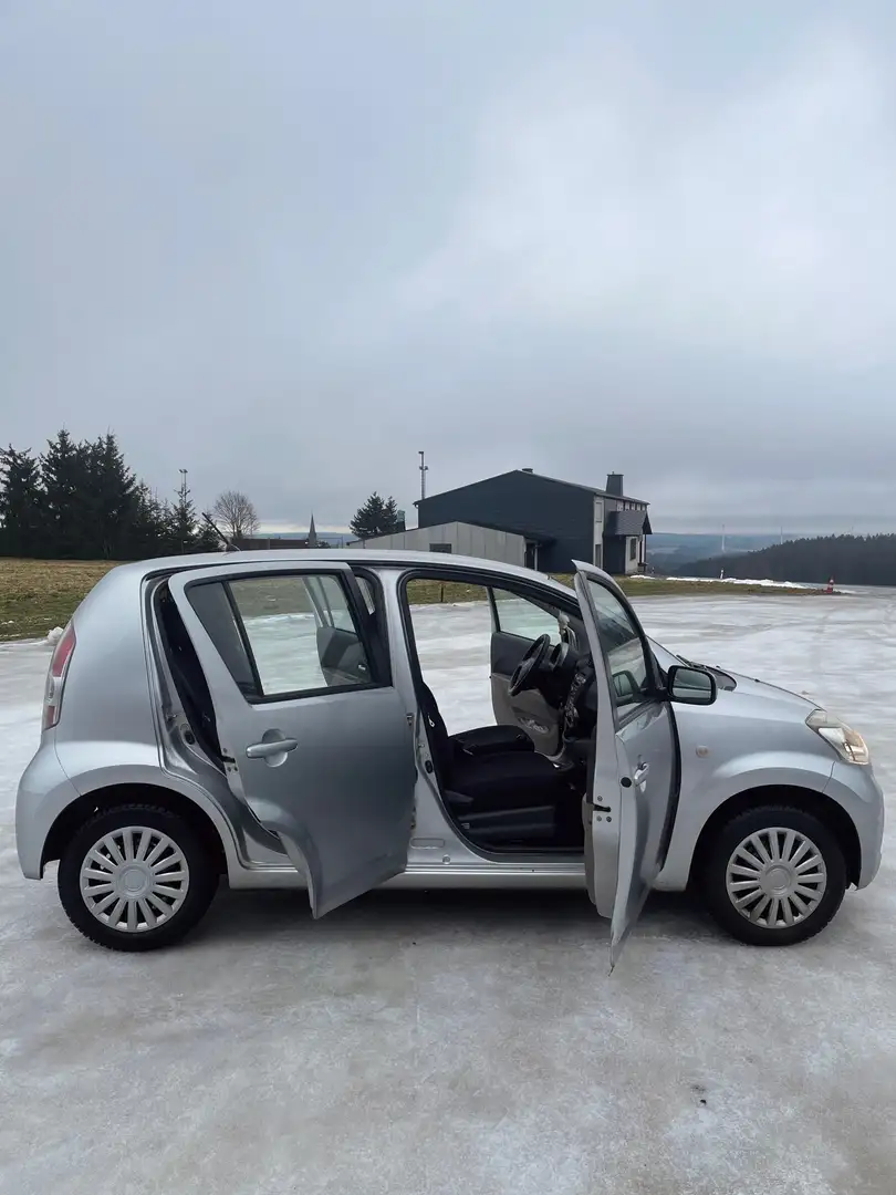 Daihatsu Sirion Rentnerfahrzeug - sehr gepflegt Argintiu - 2