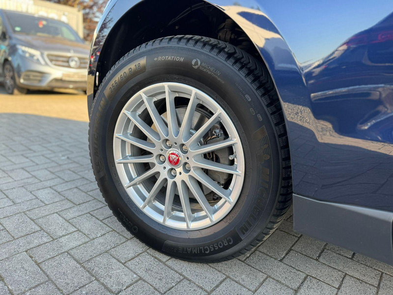 Jaguar F-Pace Pure AWD SHZ TEMPOMAT 1. Hand Scheckheft — photo 5
