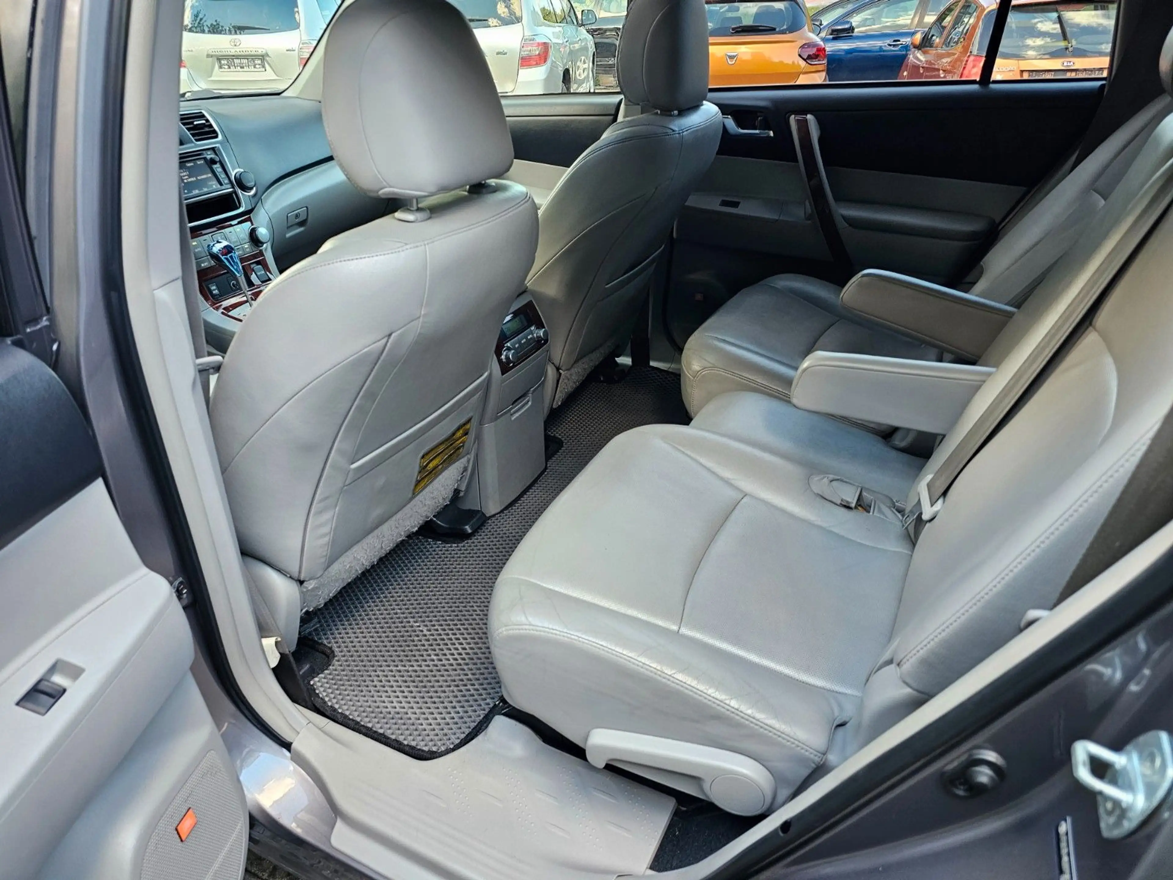 Toyota Highlander Hybrid Klima Navi Kamera 6 Sitzer — photo 9