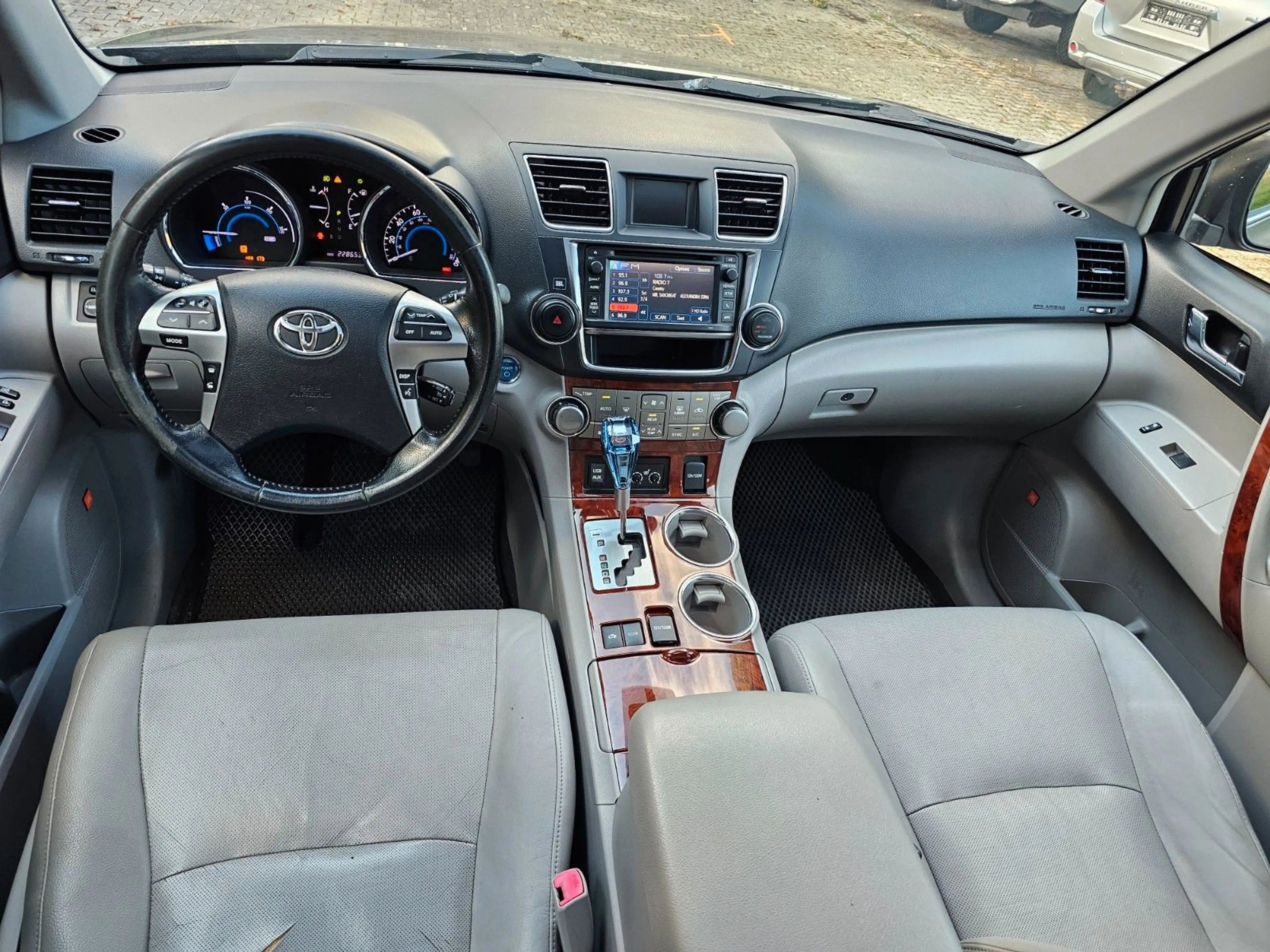 Toyota Highlander Hybrid Klima Navi Kamera 6 Sitzer — photo 10