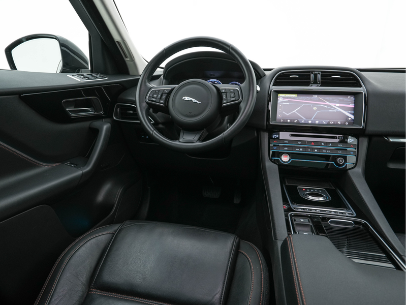 Jaguar F-Pace 2.0 Portfolio AWD 20d Aut. *PANO | LEATHER | XENON — photo 8
