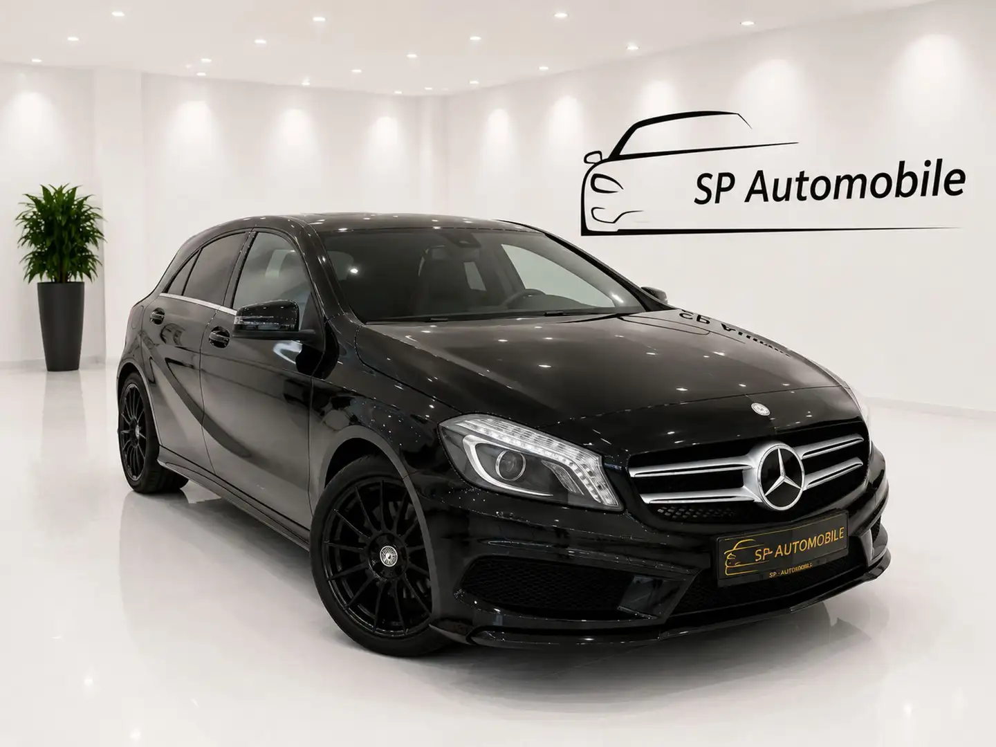 Mercedes-Benz A 200 CDI BlueEfficiency 4MATIC **AMG** Schwarz - 2