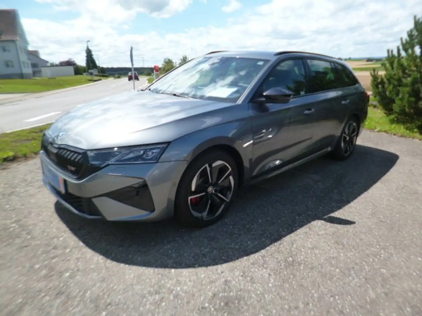 Skoda Octavia 2.0 TSI 195 kW RS Grau - 1