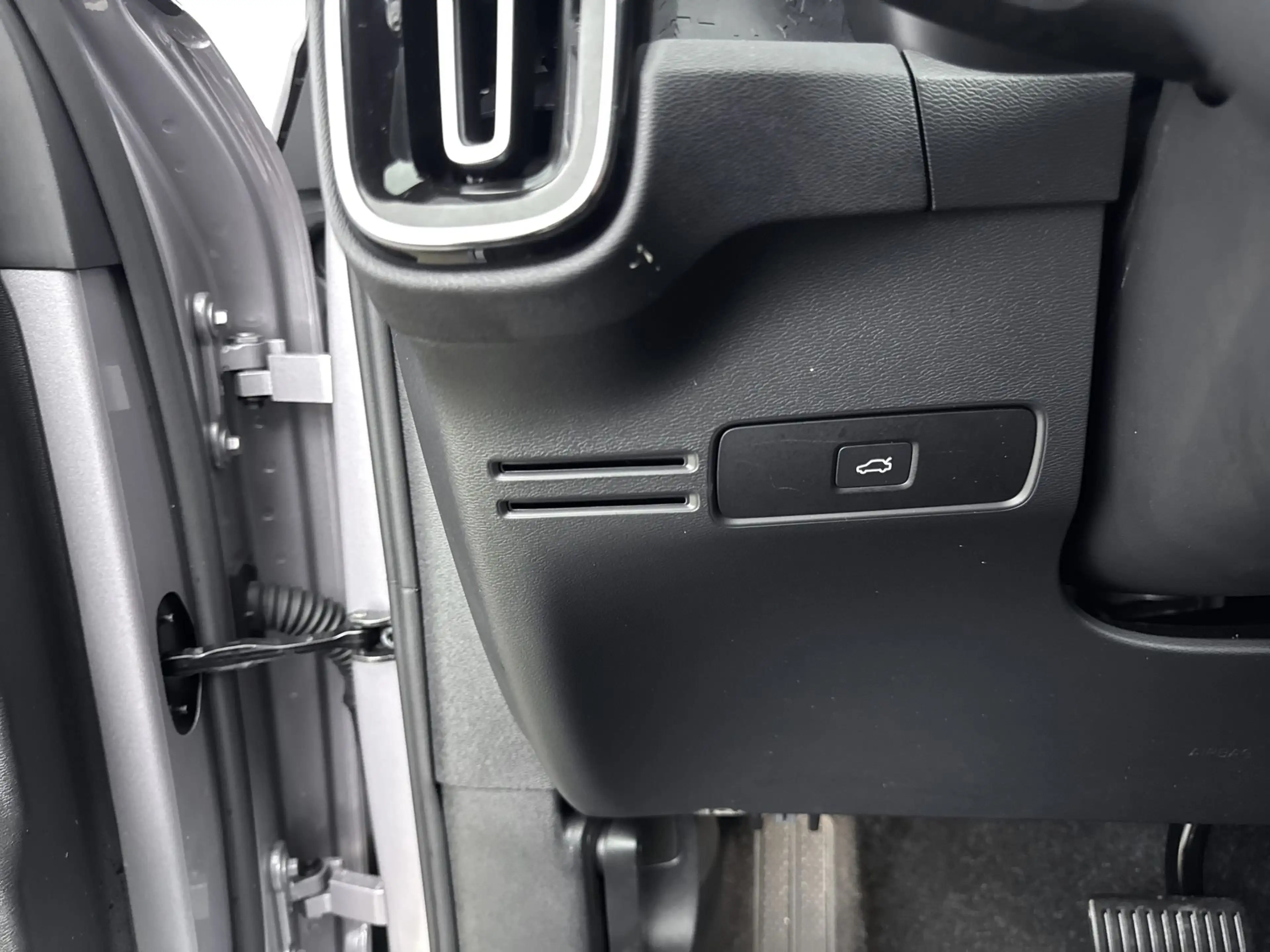 Volvo EX40 Single Motor Extended Range Plus 82 kWh | Trekhaak — photo 32