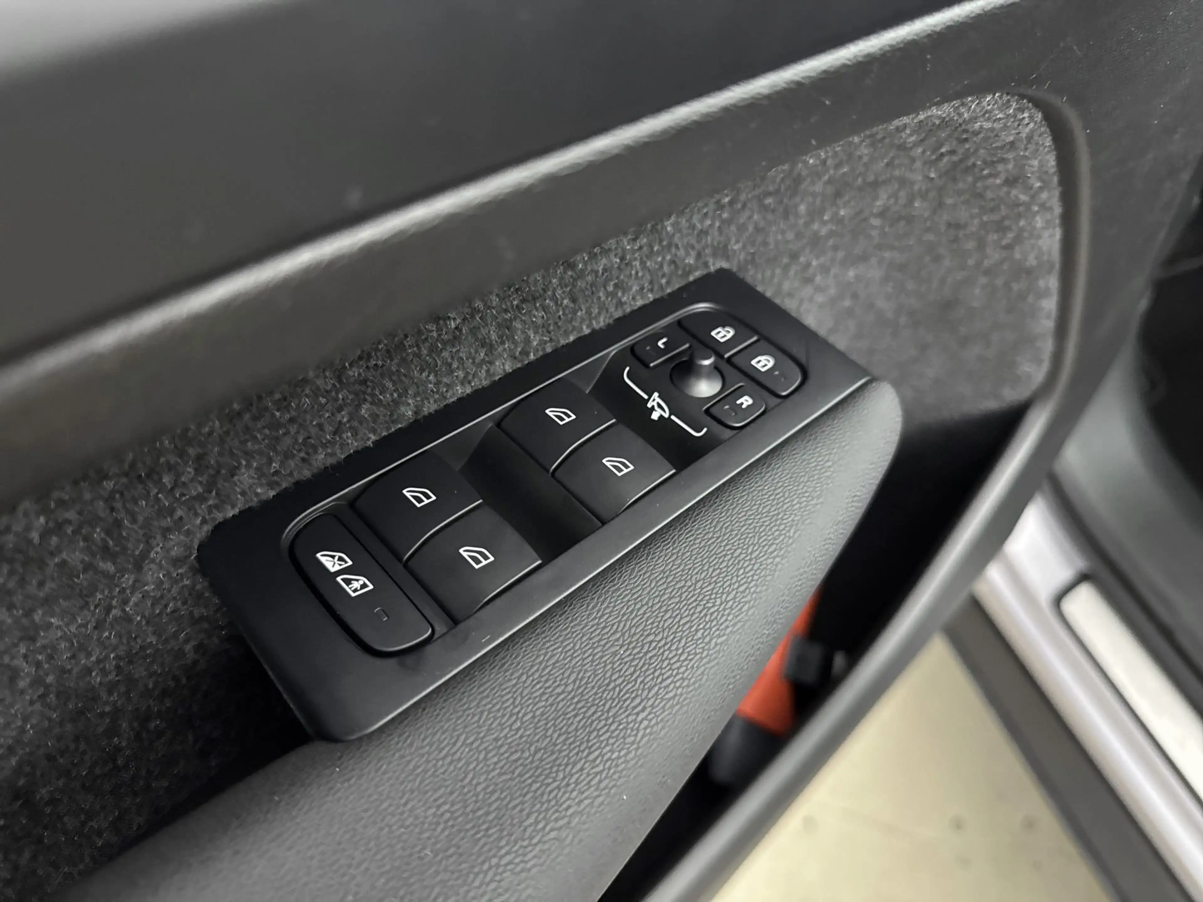 Volvo EX40 Single Motor Extended Range Plus 82 kWh | Trekhaak — photo 16