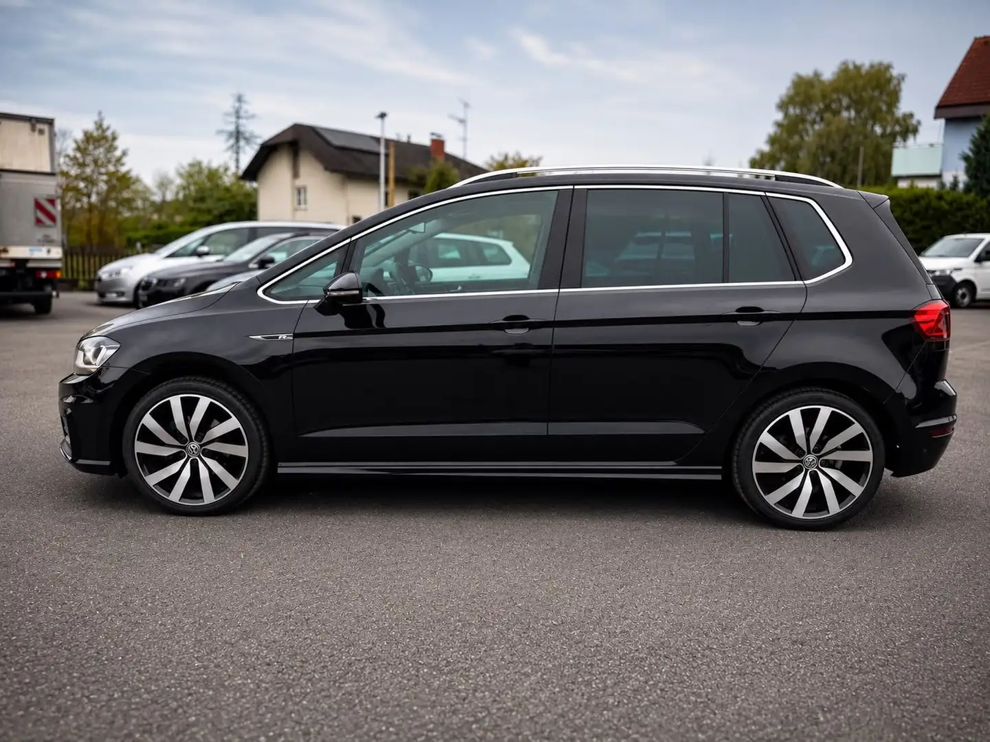 Volkswagen Golf Sportsvan 1,6TDI R-LINE Paket *AHK*R-Kamera*Lenkrad-HZG* Schwarz - 2