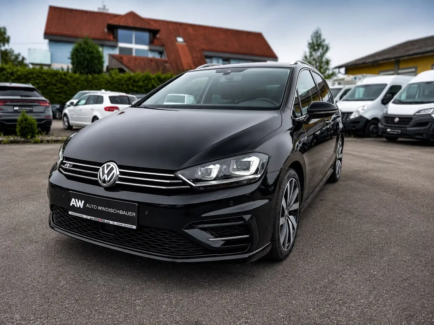 Volkswagen Golf Sportsvan 1,6TDI R-LINE Paket *AHK*R-Kamera*Lenkrad-HZG* Schwarz - 1