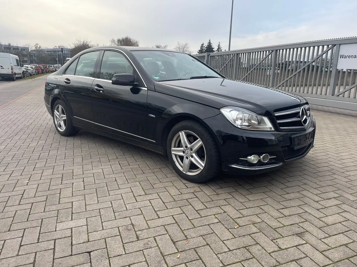Mercedes-Benz C 180 C 180 CGI BlueEfficiency Limo AHK Zwart - 1
