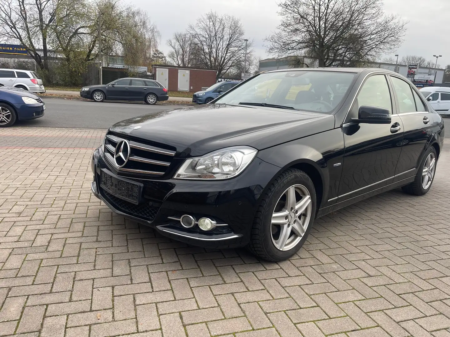 Mercedes-Benz C 180 C 180 CGI BlueEfficiency Limo AHK Zwart - 2