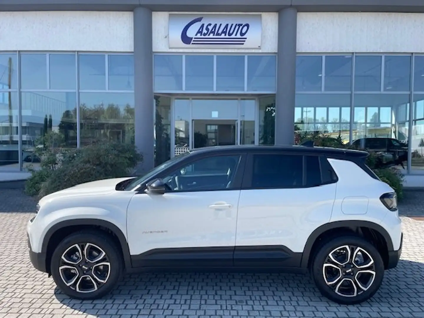 Jeep Avenger 1.2 TURBO 110 CV E-HYBRID MHEV Summit PACK WINTER Blanc - 1