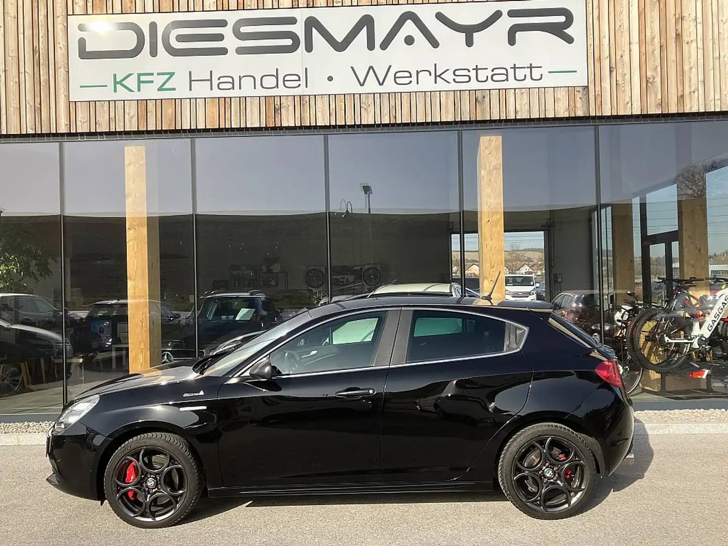 Alfa Romeo Giulietta Exclusive 2,0 JTDM-2 TCT Schwarz - 2