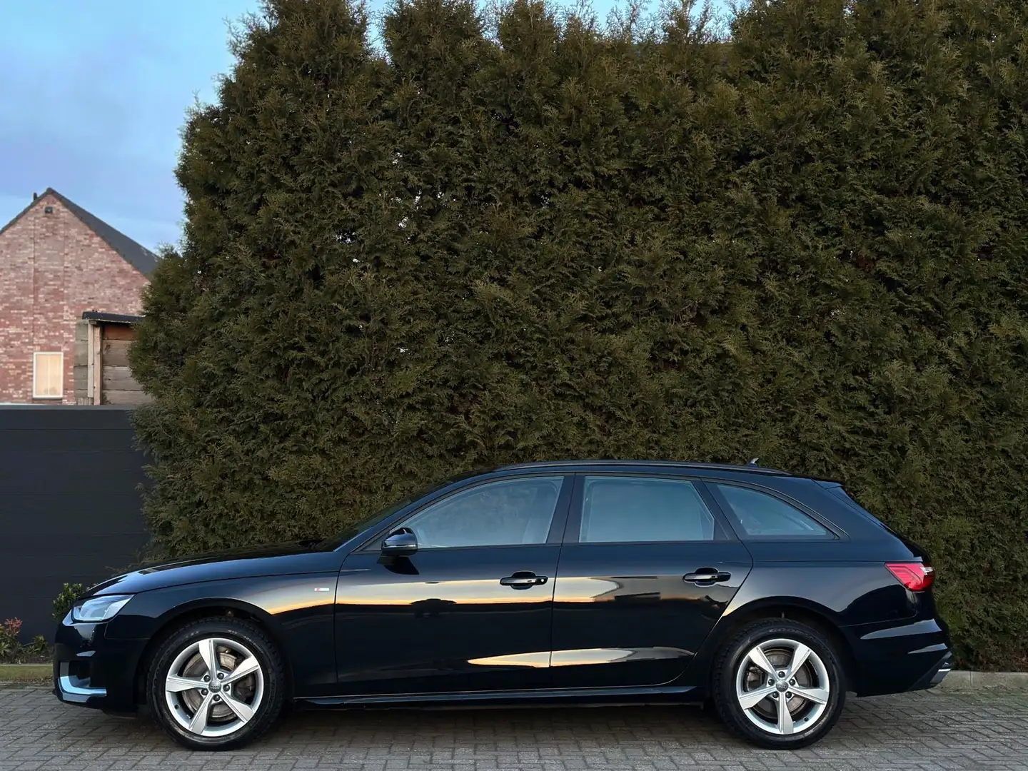 Audi A4 Avant 40 TFSI Launch edition CarPlay Facelift Noir - 2