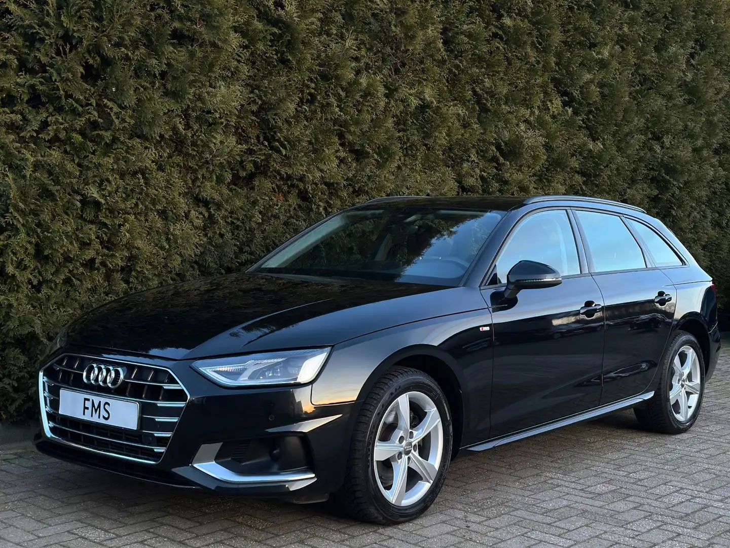 Audi A4 Avant 40 TFSI Launch edition CarPlay Facelift Noir - 1