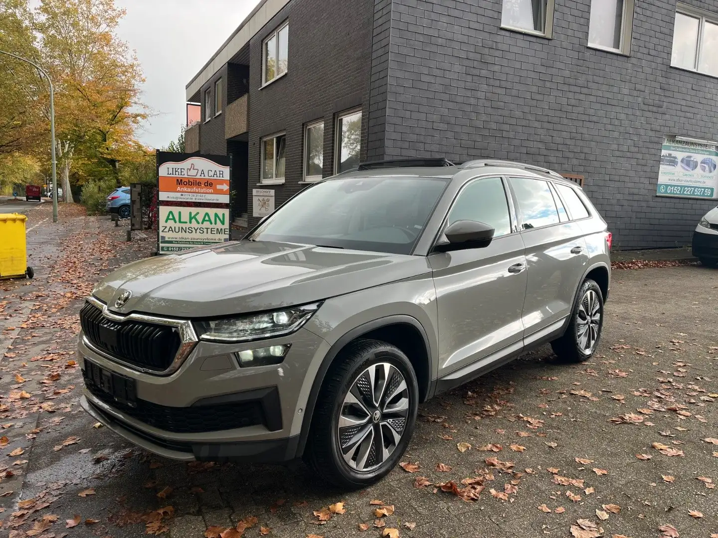 Skoda Kodiaq Tour 2.0 TDI DSG VIRT COCK PANO SH KAMERA Grau - 2