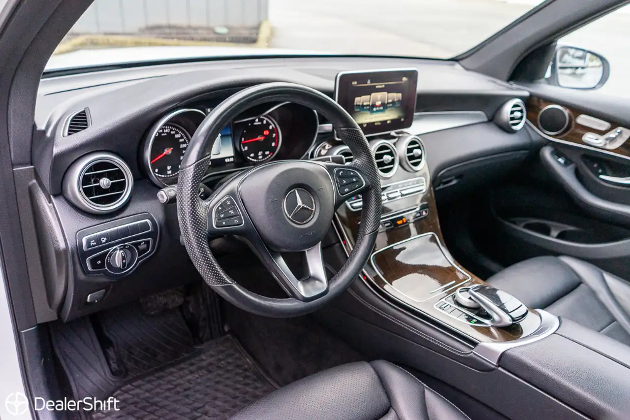 Mercedes-Benz GLC снимка Mercedes-Benz GLC