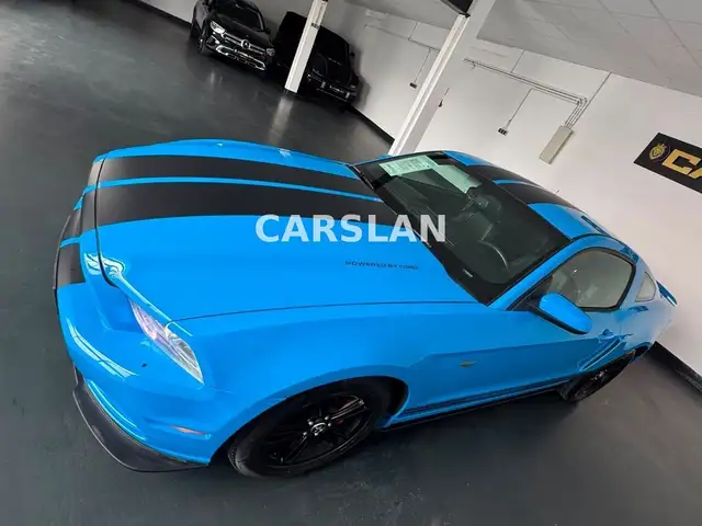 Ford Mustang view 4