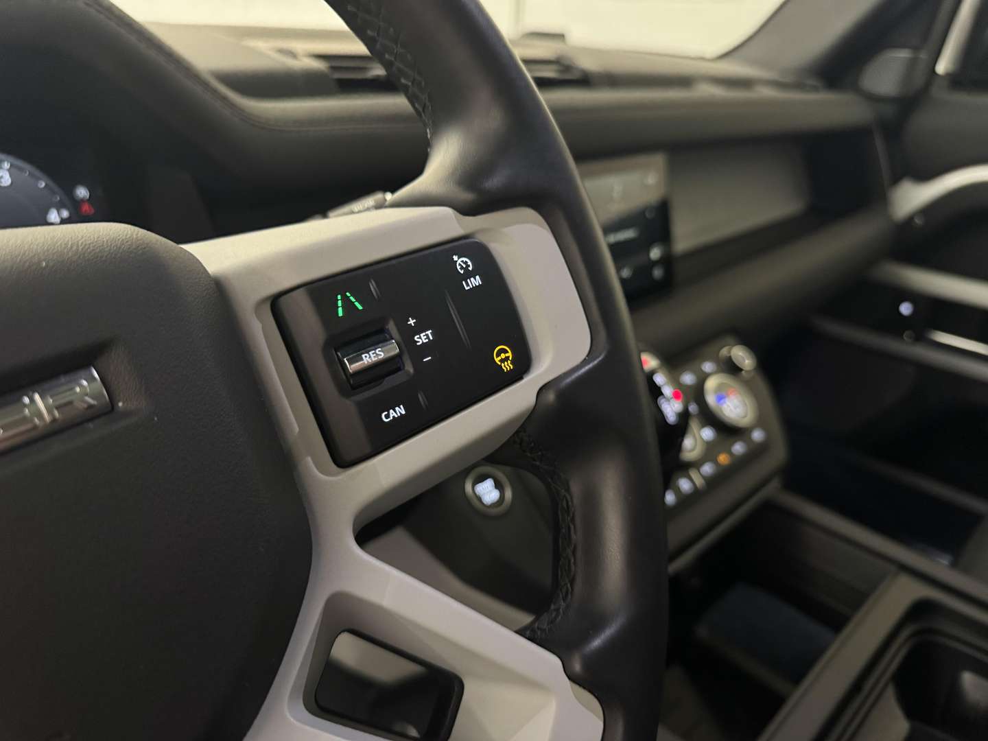 Land Rover Defender 3.0D SE D300 - - Joinsteer - #4