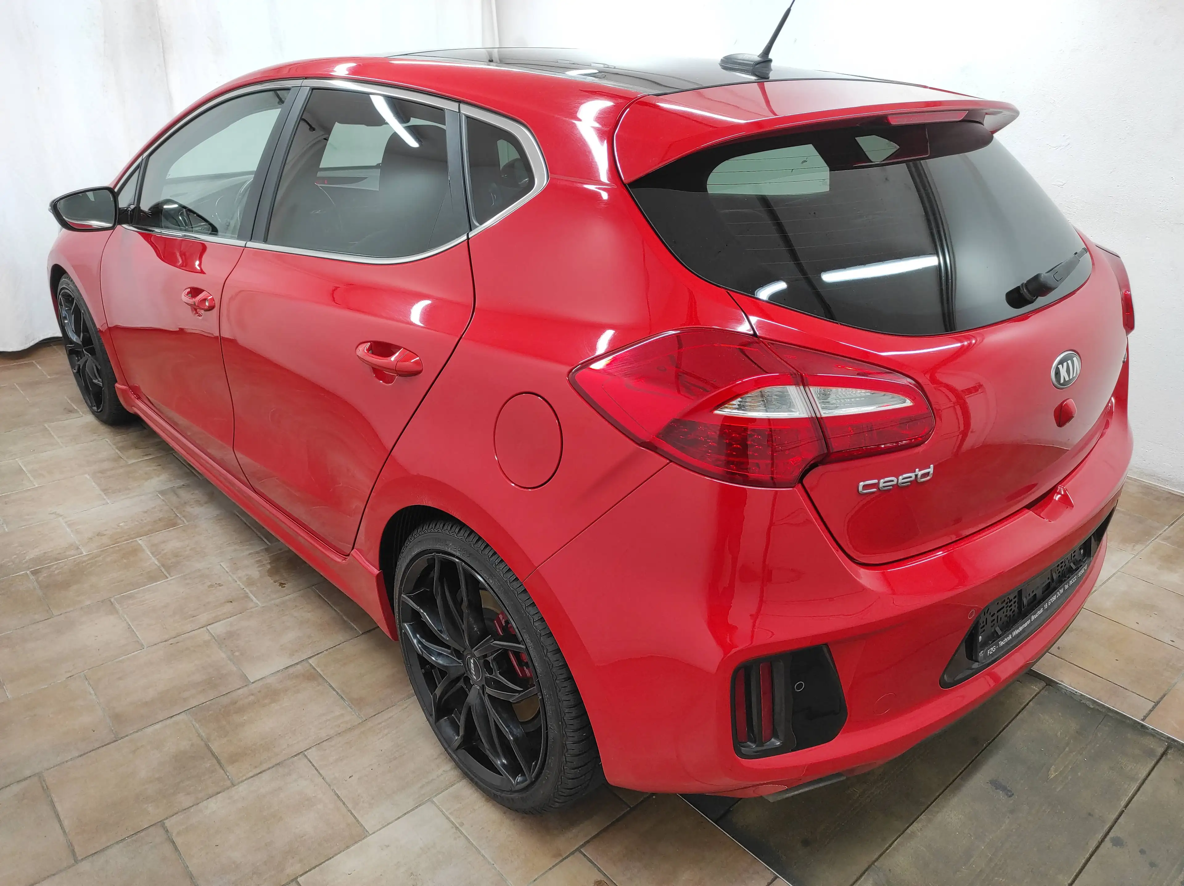 Kia Ceed / cee'd 1.6 T-GDI GT-Track NAVI PANO KAMERA PDC SHZ KLIMA — photo 6