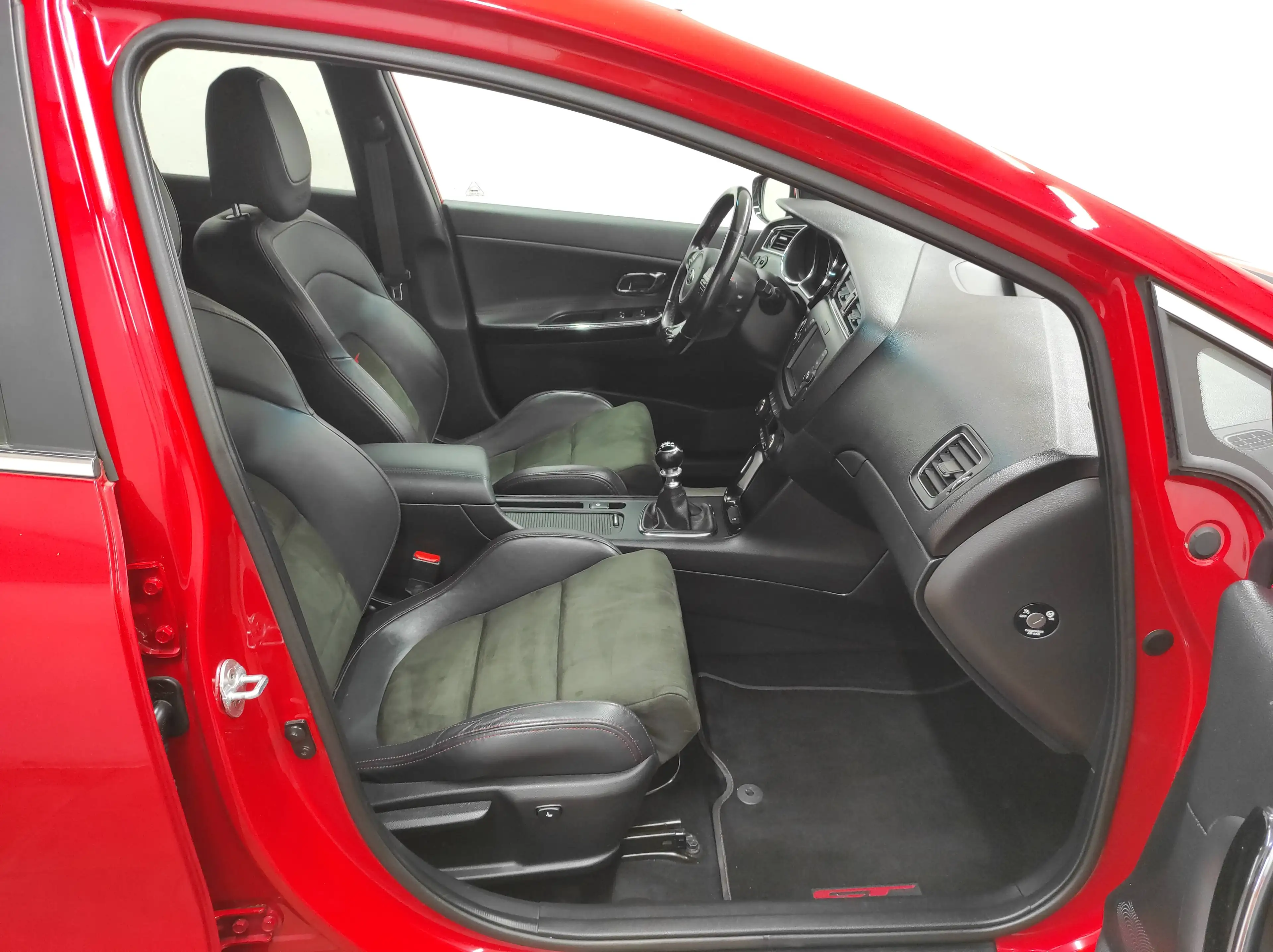 Kia Ceed / cee'd 1.6 T-GDI GT-Track NAVI PANO KAMERA PDC SHZ KLIMA — photo 10