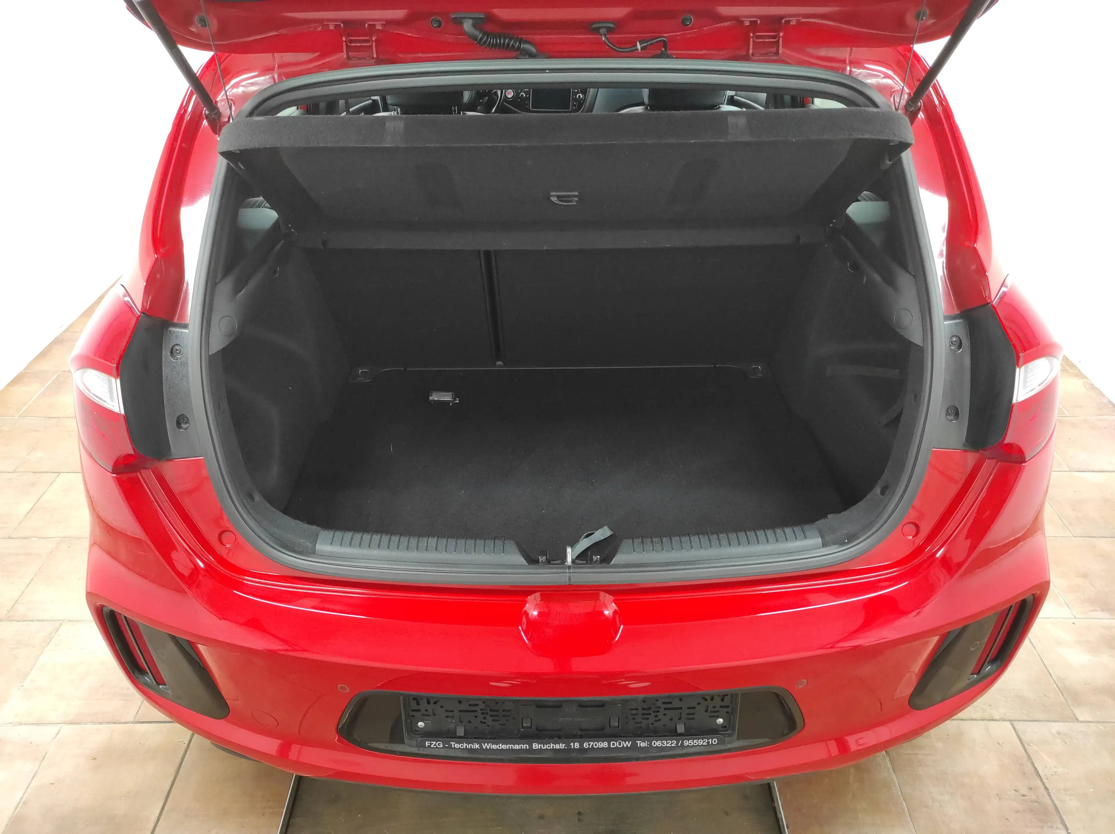 Kia Ceed / cee'd 1.6 T-GDI GT-Track NAVI PANO KAMERA PDC SHZ KLIMA — photo 14