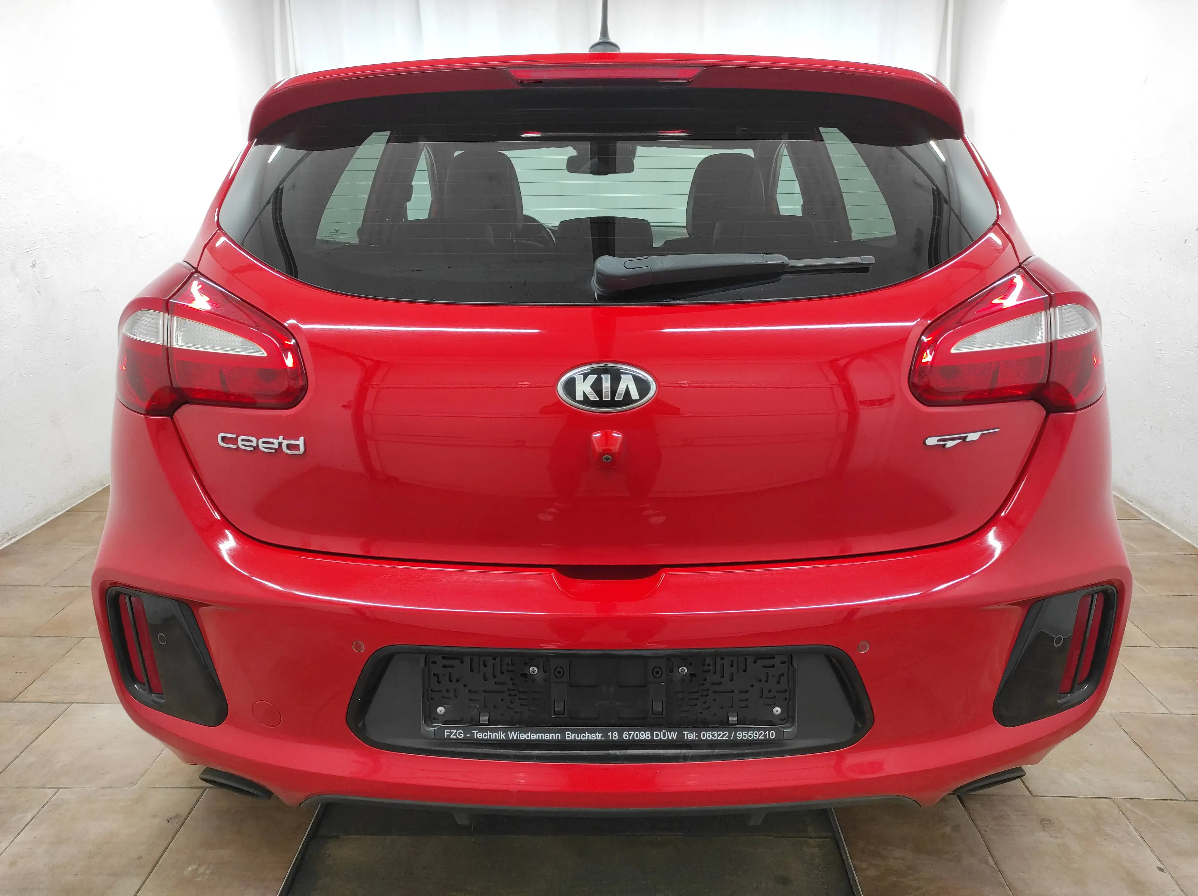 Kia Ceed / cee'd 1.6 T-GDI GT-Track NAVI PANO KAMERA PDC SHZ KLIMA — photo 8