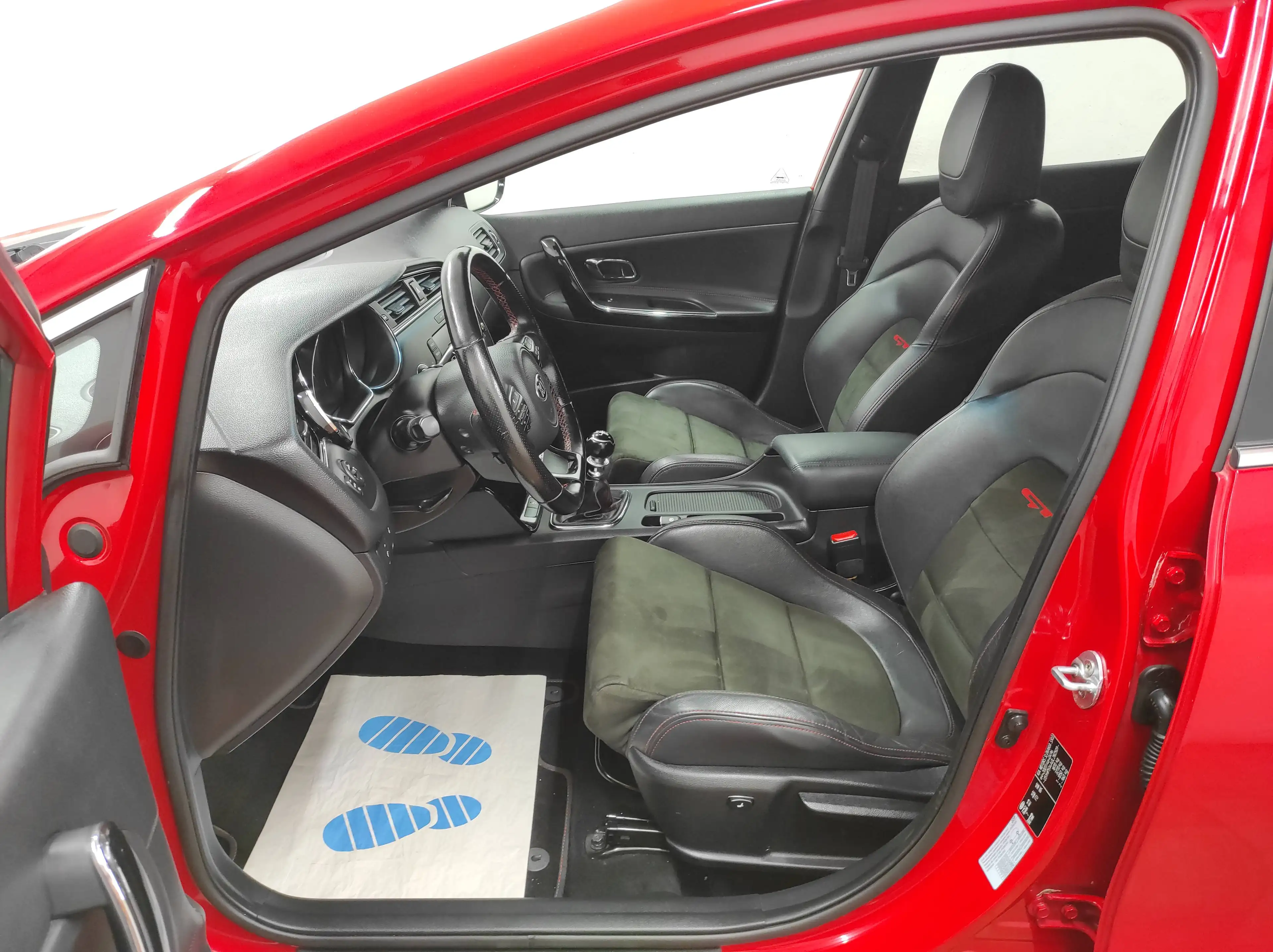Kia Ceed / cee'd 1.6 T-GDI GT-Track NAVI PANO KAMERA PDC SHZ KLIMA — photo 9