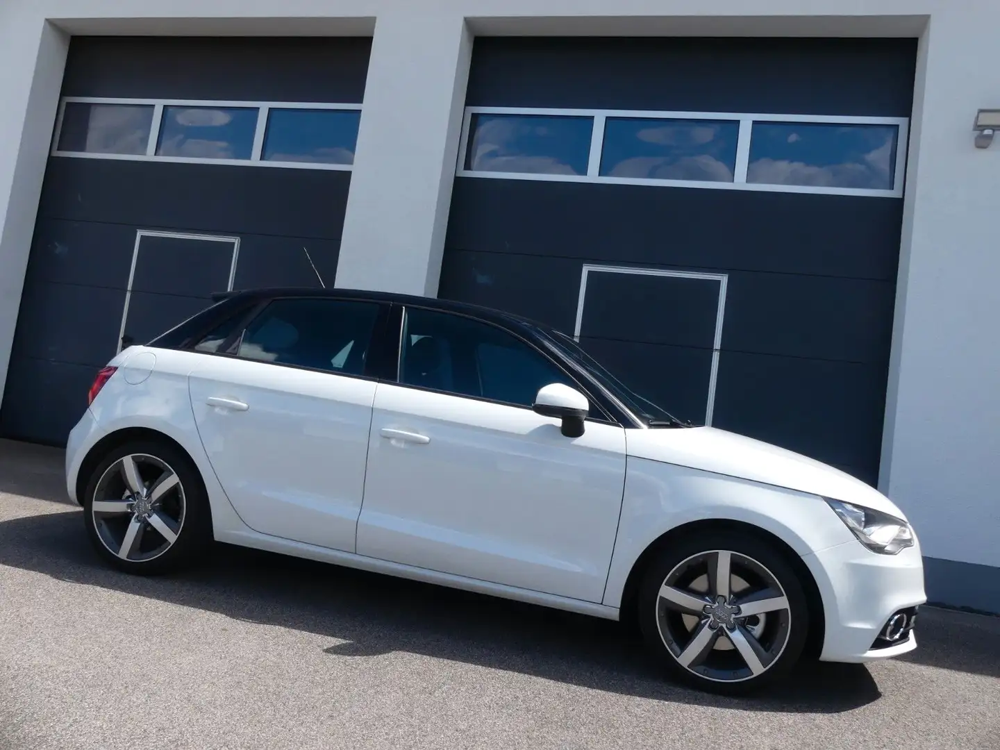 Audi A1 Sportback *Navi/Bi-Xenon/BOSE/Sitzhzg./AHK* Белый - 2