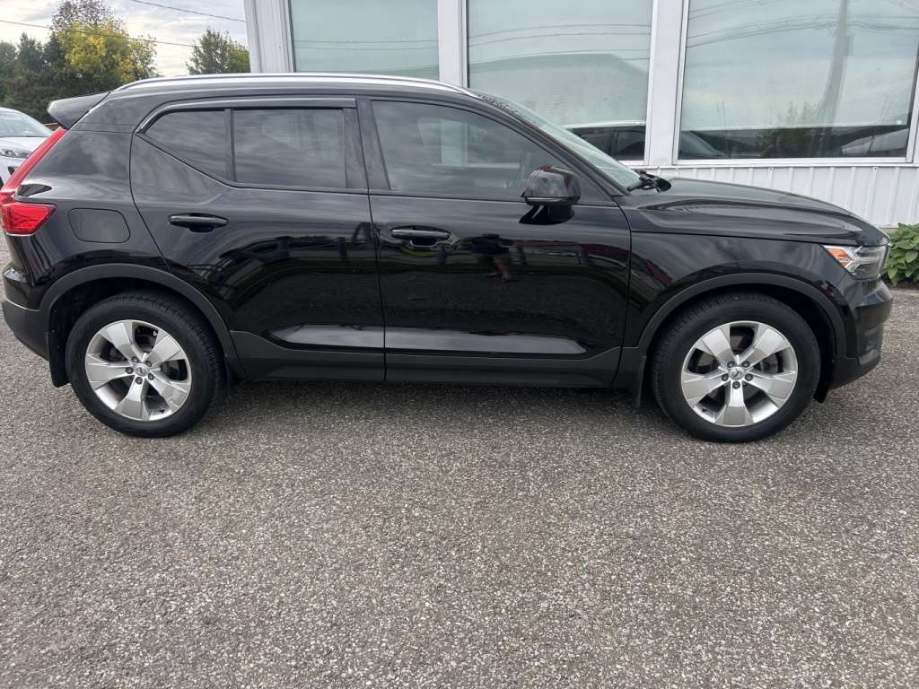 2019 Volvo XC40 MomentuM — снимка 1