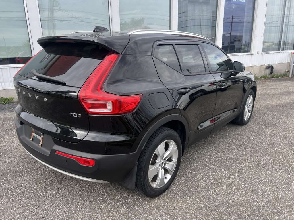 2019 Volvo XC40 MomentuM — снимка 1