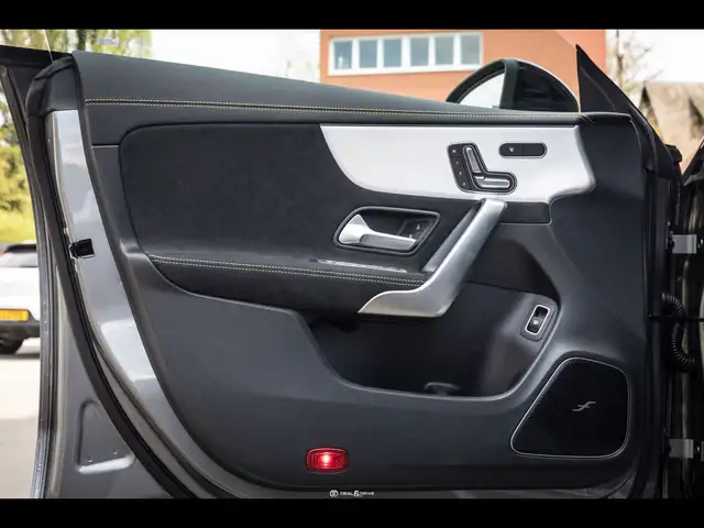 Mercedes-Benz Cla view 10
