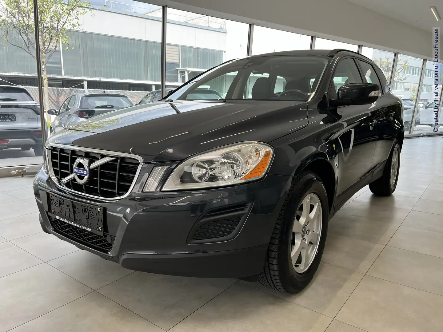 Volvo XC60 Kinetic AWD *Top Gepflegt* Grau - 1