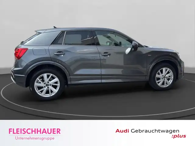 Audi Q2 view 8
