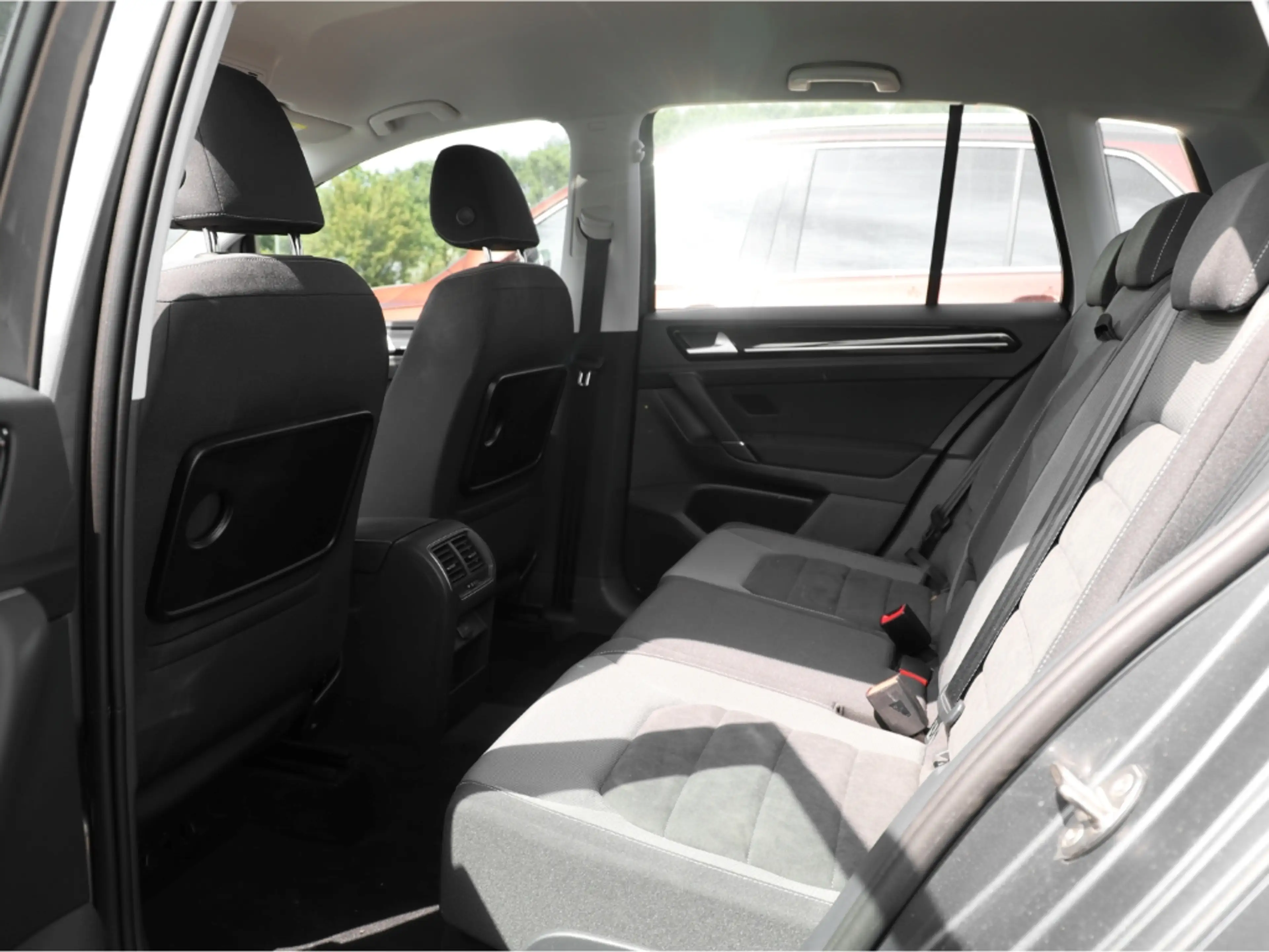 Volkswagen Golf Sportsvan HIGHLINE 1.5 TSI NAVI LED DYN.LIGHT ACC ALARM — photo 4