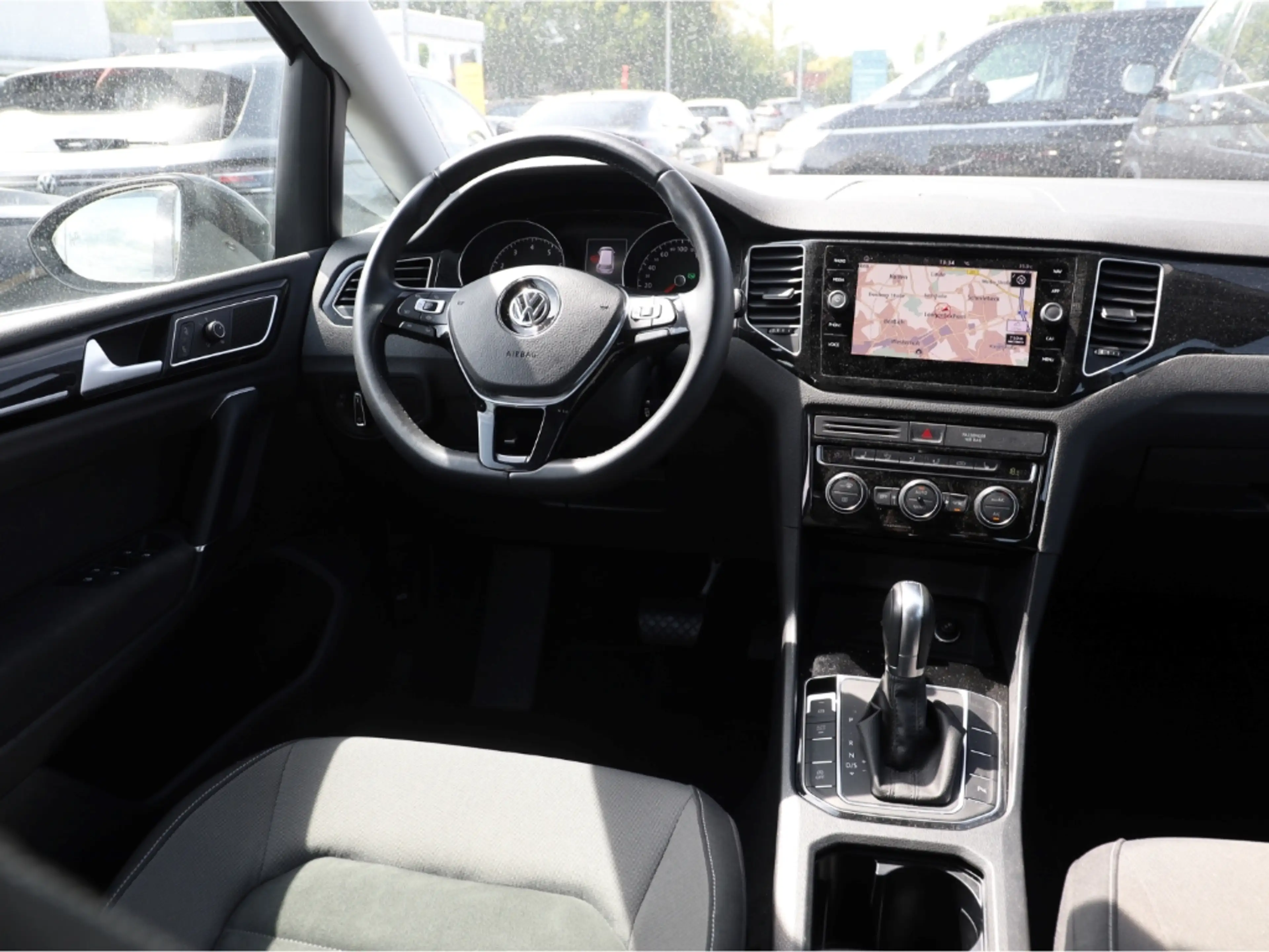 Volkswagen Golf Sportsvan HIGHLINE 1.5 TSI NAVI LED DYN.LIGHT ACC ALARM — photo 5