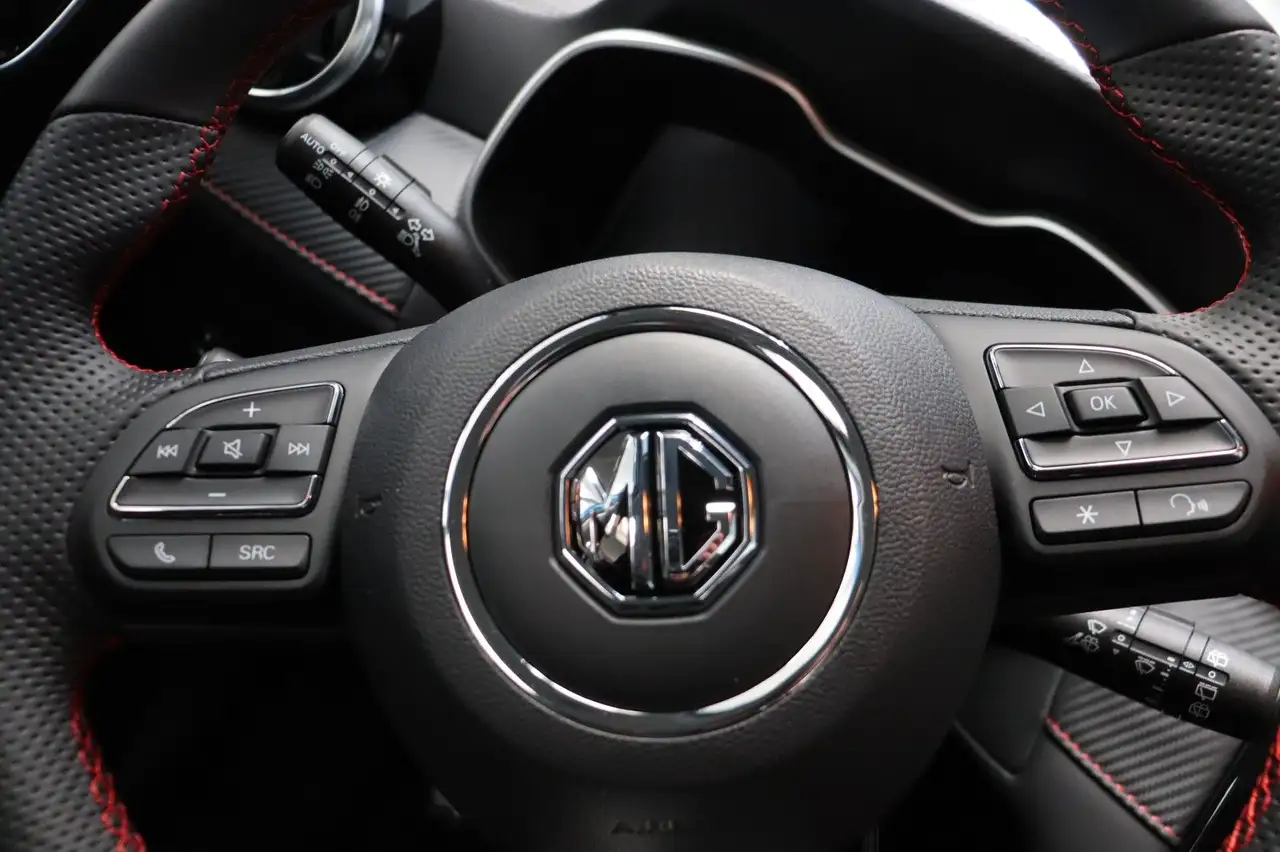 MG ZS 1.5 Luxury Leder SHZ Navi 360° Virtual SOFORT 9