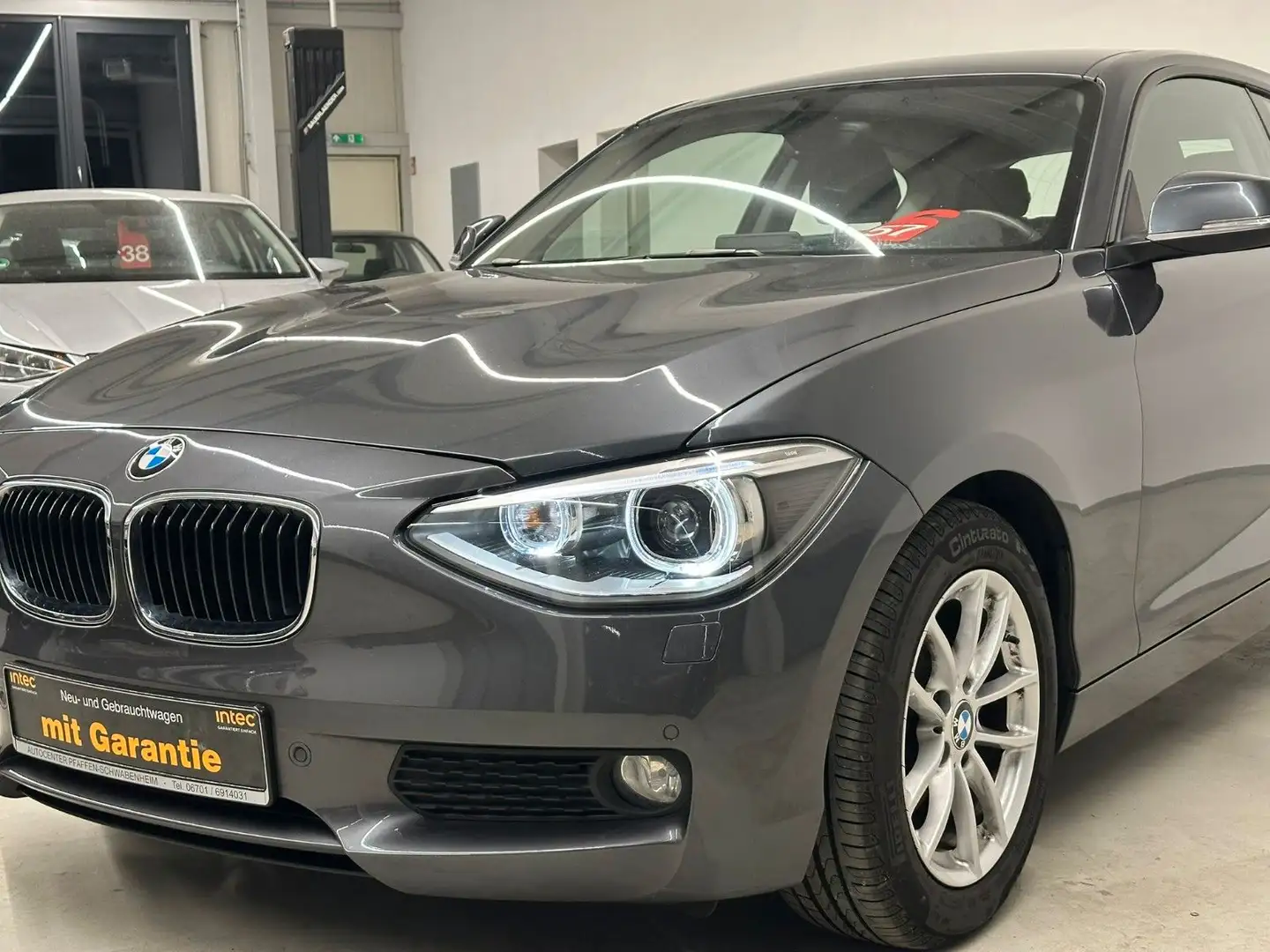 BMW 118 i Comfort Start/Stop*Navi*Tempomat*PDC*SiHZ Grau - 2