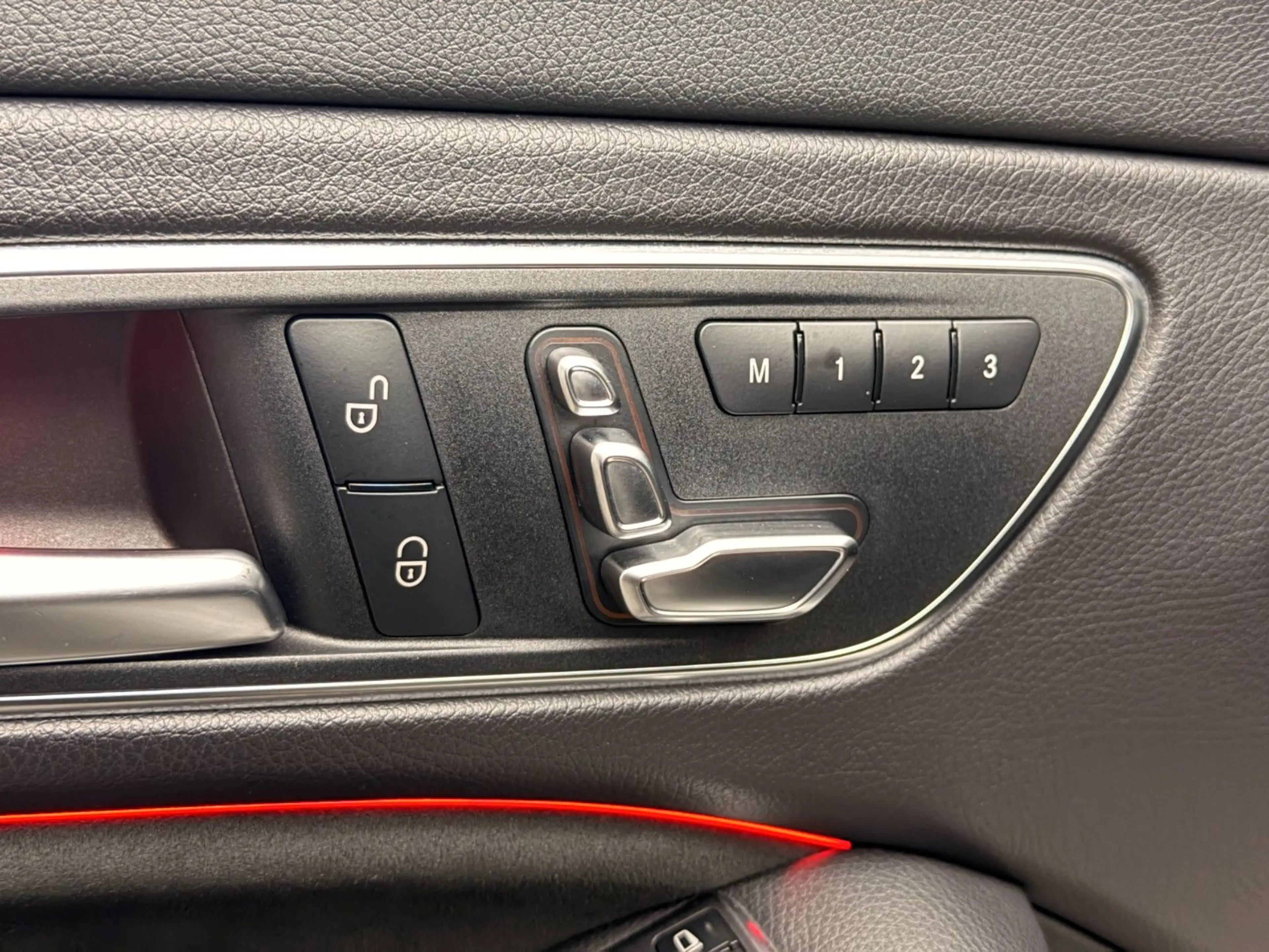 Mercedes-Benz CLA 45 AMG 4M *Pano*Night*Kamera*H&K*Perf.Sitze* — photo 11